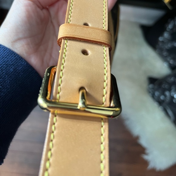 Louis Vuitton Thames GM hobo bag - Picture 10 of 17